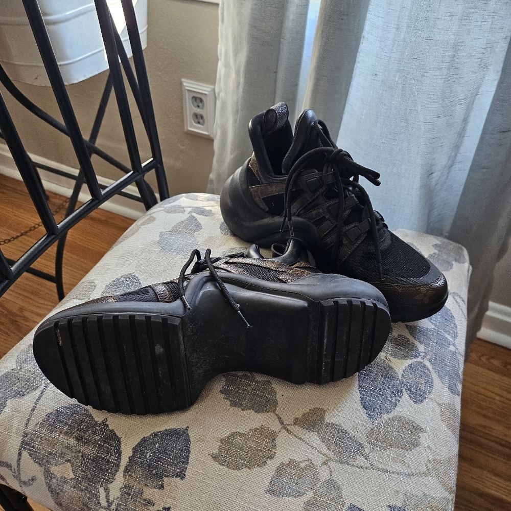 Louis Vuitton Black and Brown Athletic Sneakers with Chunky Design - Picture 4 of 7
